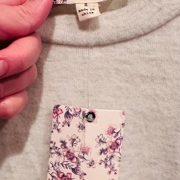 Girls' Light Gray Sweatshirt with Pastel Stripe Sleeves - Picture 4 of 5